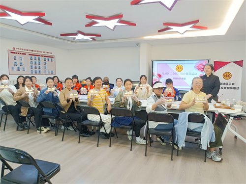 【皇姑区明廉街道塔湾社区】职场人解压新姿势!皇姑工会蛋糕工坊,把甜蜜和技能一起带回家!