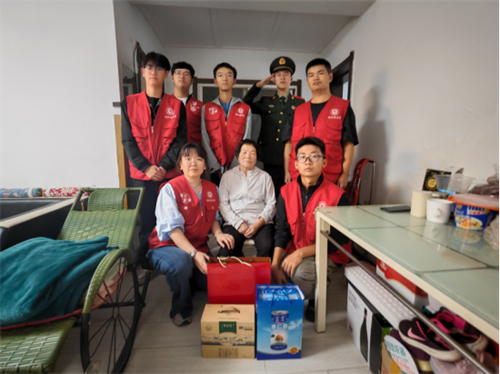 情暖烈士遗属,青春担当践初心 ——塔湾欣城社区联合工业大学开展走访慰问活动