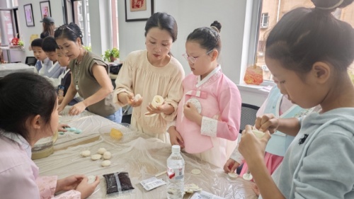 盛世华章庆国庆,月圆北韵迎中秋