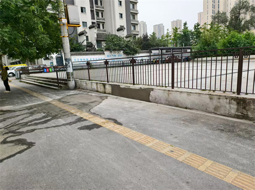 皇姑区明廉街道天山社区:路面“微整形”