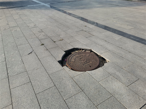 皇姑区明廉街道天山社区:路面“微整形”