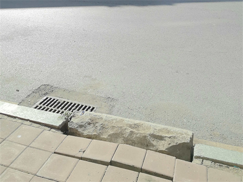 皇姑区明廉街道天山社区:路面“微整形”