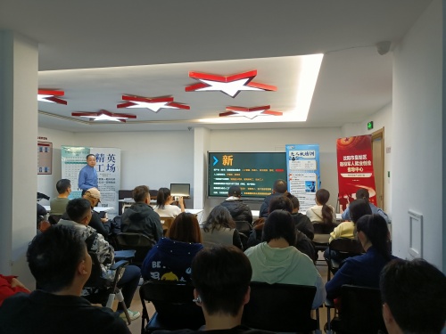 皇姑区明廉街道塔湾社区“就业行动进社区”开讲 无人机培训助退役军人逐梦低空经济