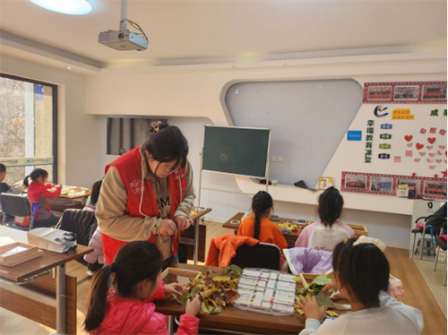 ��Ҷ������������Ʒ�������ֵ��к���������Ȼ����ƴ�����������ͯ��˼����