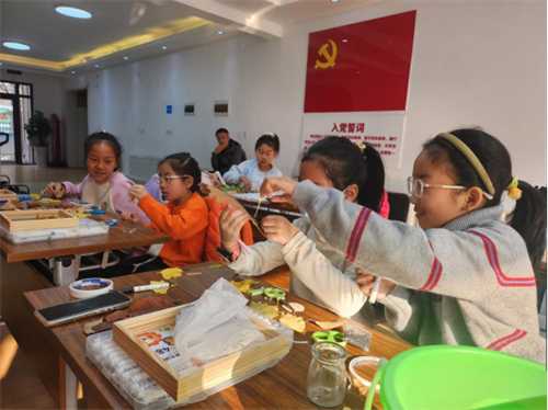 ��Ҷ������������Ʒ�������ֵ��к���������Ȼ����ƴ�����������ͯ��˼����