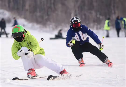 �����ִ�������Ȧ���ι����ذ���Ϯ 100��������·����������ѩʢ��