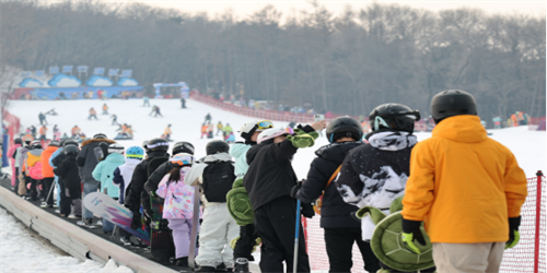 �����ִ�������Ȧ���ι����ذ���Ϯ 100��������·����������ѩʢ��