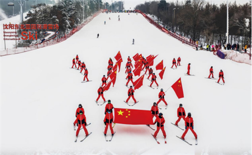 �����ִ�������Ȧ���ι����ذ���Ϯ 100��������·����������ѩʢ��