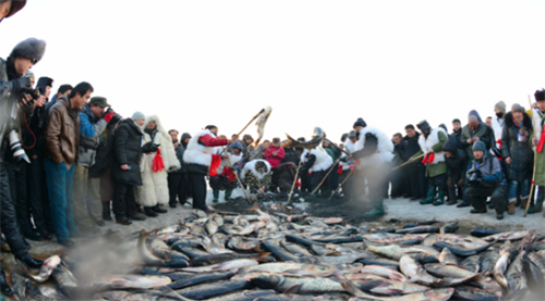 �����ִ�������Ȧ���ι����ذ���Ϯ 100��������·����������ѩʢ��