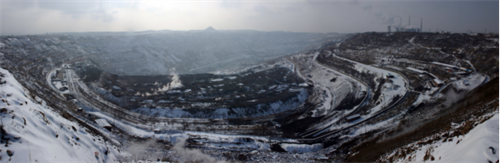 �����ִ�������Ȧ���ι����ذ���Ϯ 100��������·����������ѩʢ��