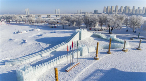 �����ִ�������Ȧ���ι����ذ���Ϯ 100��������·����������ѩʢ��