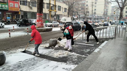 ��ѩ��������ͨ ־Ըɨѩů���ġ����ʹ��������ֵ�����������չ��ѩ�ж�