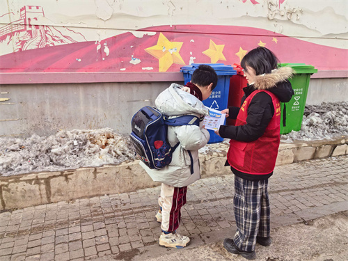 皇姑区明廉街道天山社区联合工会:志愿宣传“话”养犬 文明新风入万家