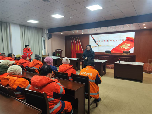 墨香迎新春 挥毫写福联——塔湾社区送福暖企