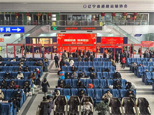 购地道年货、赏非遗技艺、领新春福礼 “情暖旅途 福满驿站”年货大集温暖春运旅途