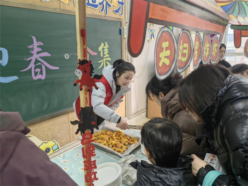 �ʹ��������ֵ��к�������Я��Ͻ���׶�԰������ӭ������Ȥ�������Ͷ���´�ͼ��