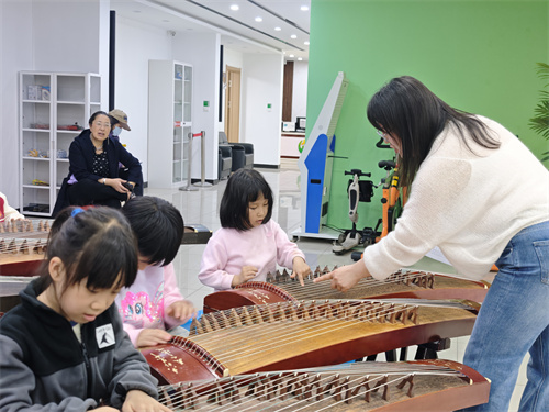 古韵筝鸣·塔湾社区公益古筝课开启少儿艺术启蒙